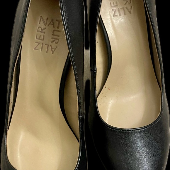 Naturalizer Classic Black Heels - Picture 6 of 7